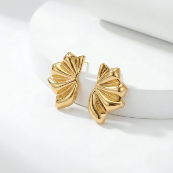 Shell Stud Earrings